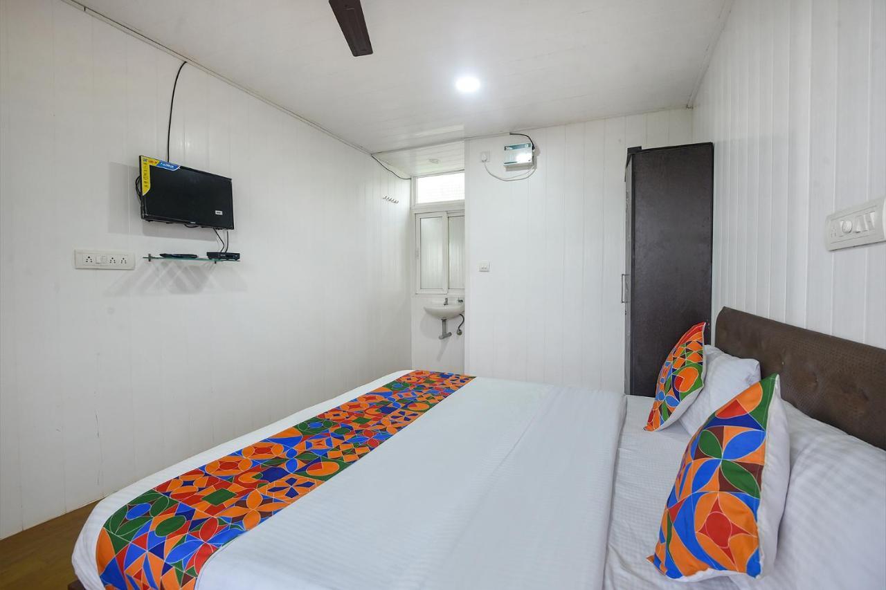 Hotel Fabexpress Vincy Palace, Mandrem Beach Esterno foto