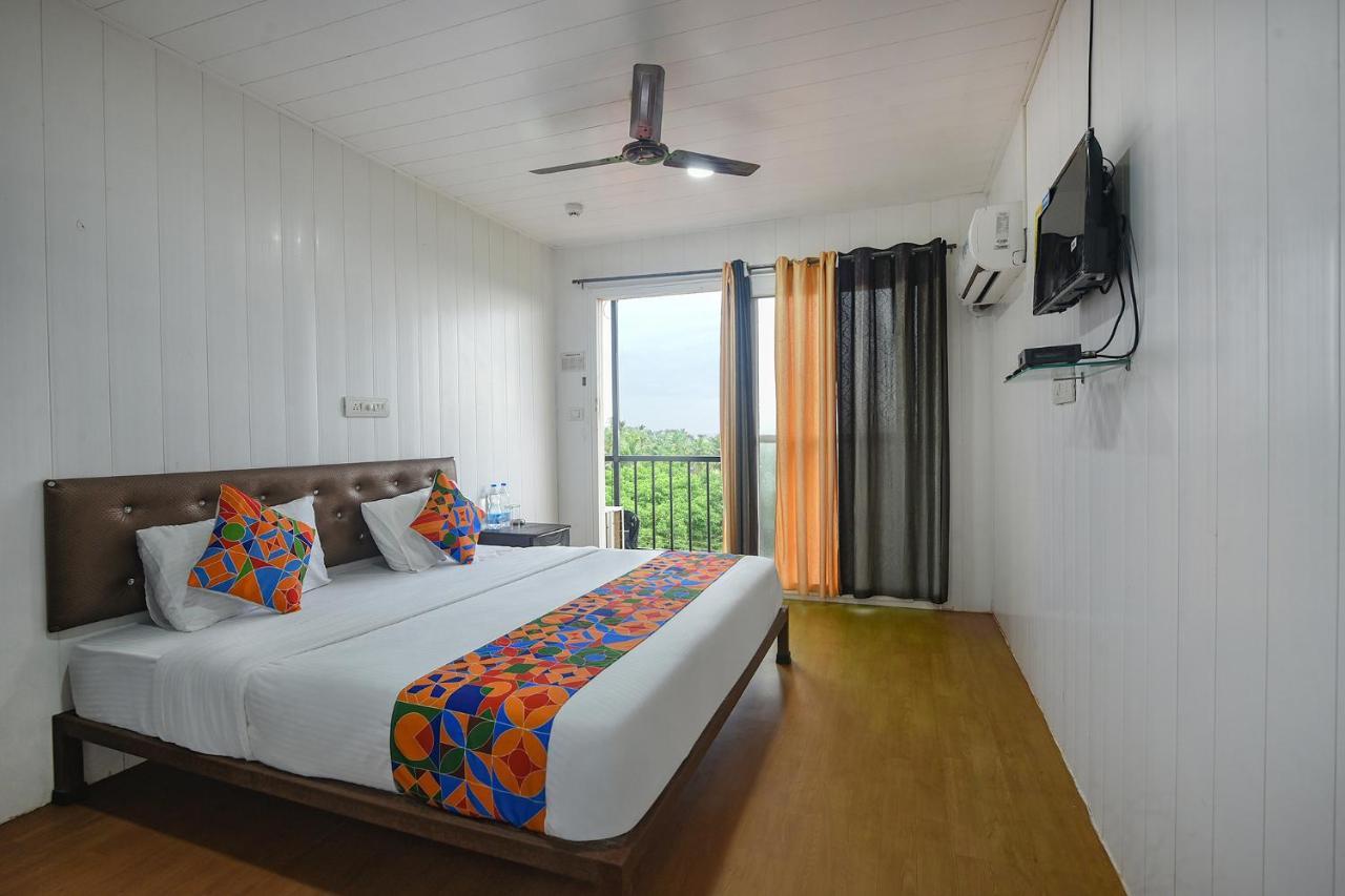 Hotel Fabexpress Vincy Palace, Mandrem Beach Esterno foto