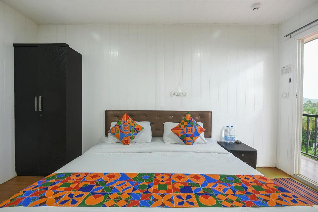 Hotel Fabexpress Vincy Palace, Mandrem Beach Esterno foto