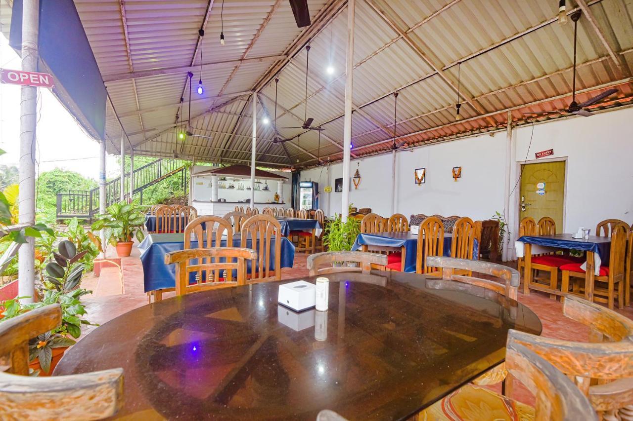 Hotel Fabexpress Vincy Palace, Mandrem Beach Esterno foto