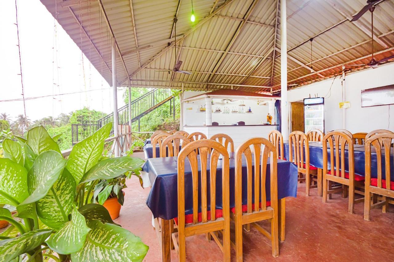 Hotel Fabexpress Vincy Palace, Mandrem Beach Esterno foto