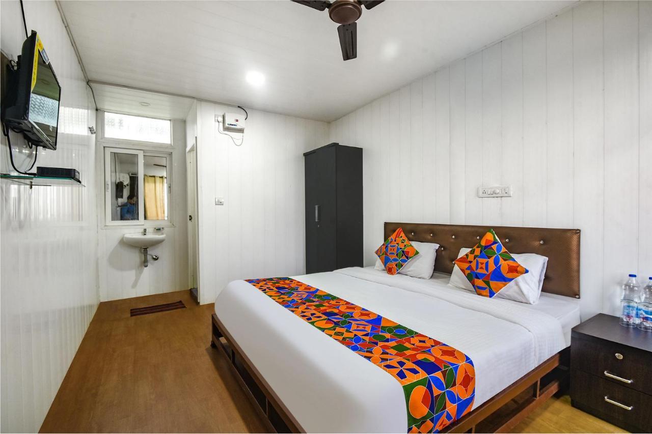 Hotel Fabexpress Vincy Palace, Mandrem Beach Esterno foto
