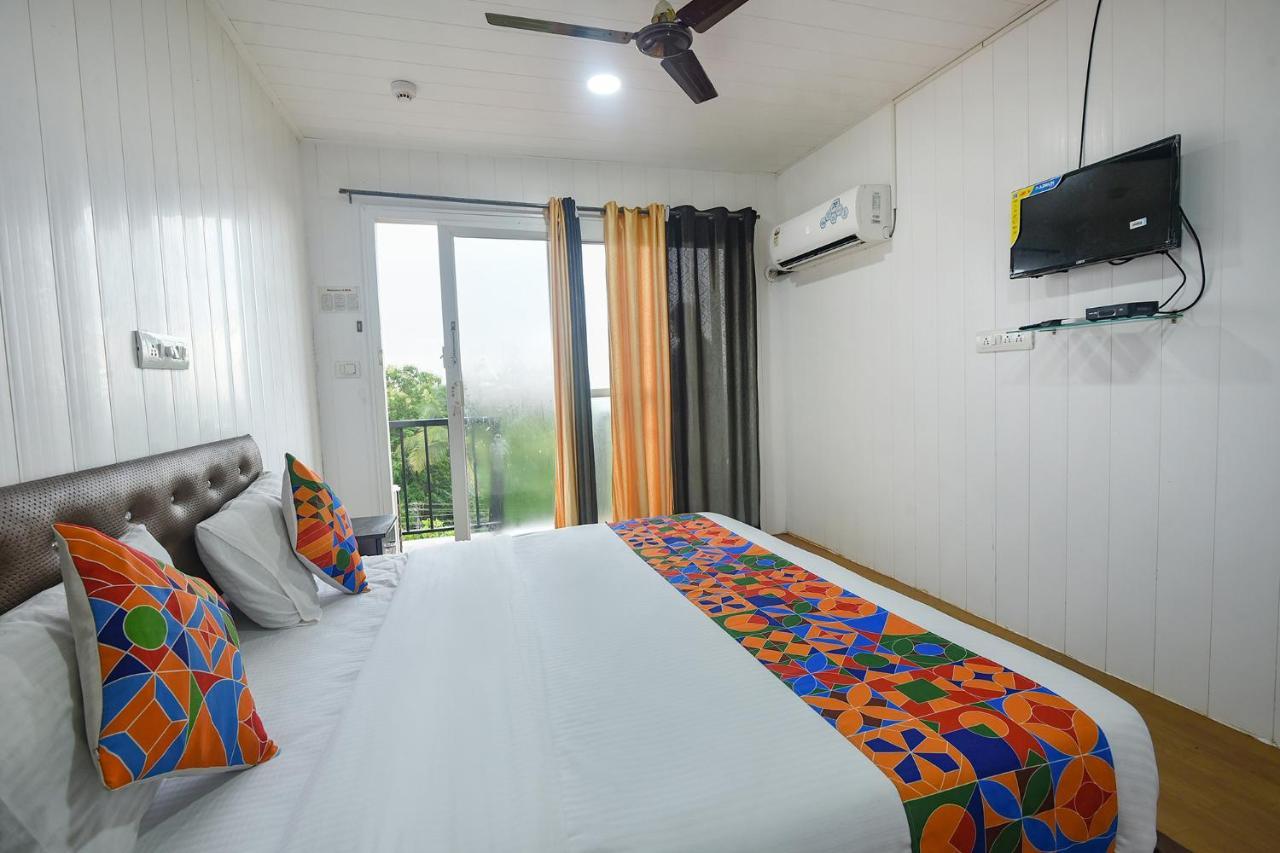 Hotel Fabexpress Vincy Palace, Mandrem Beach Esterno foto